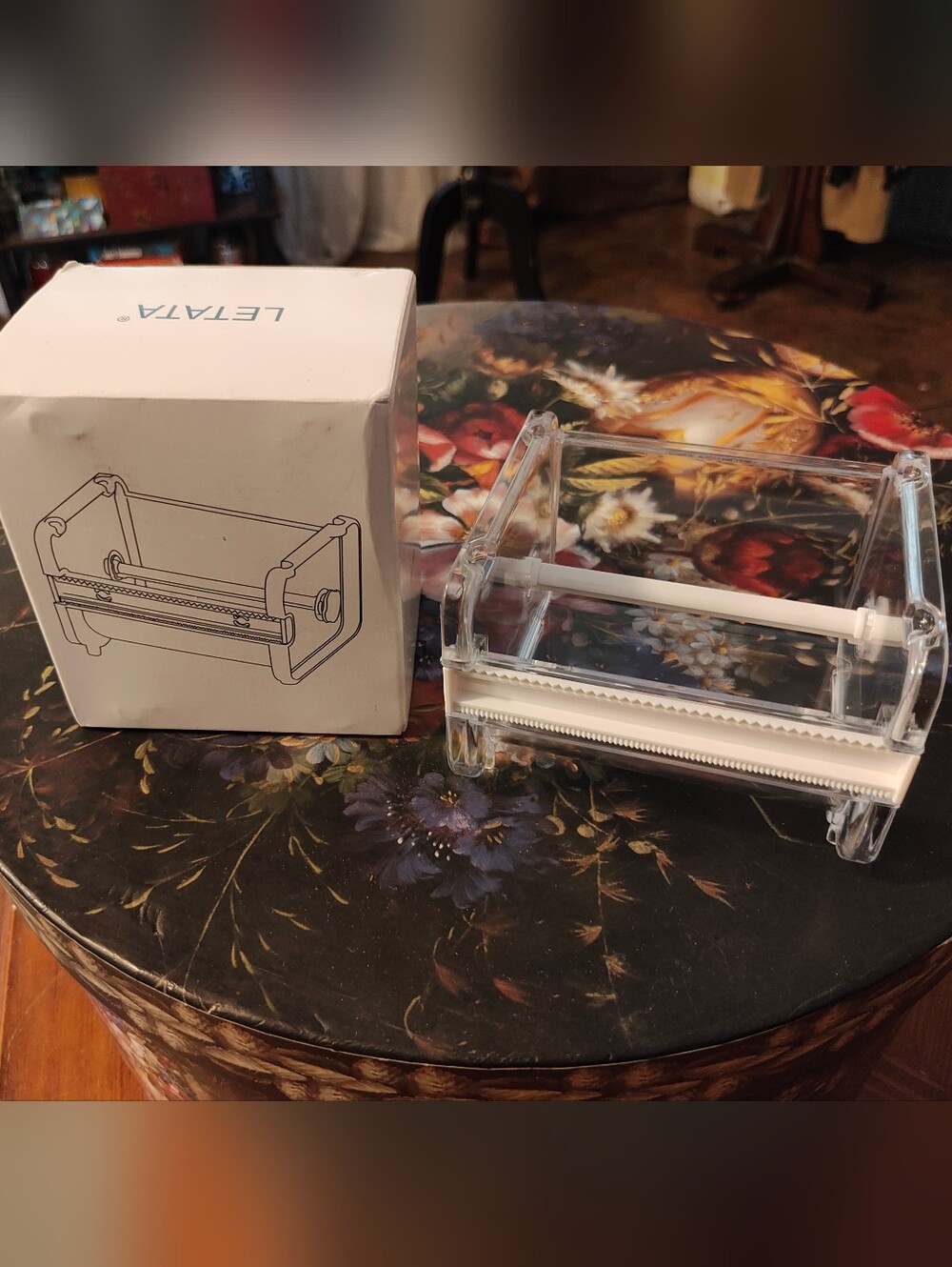 LETYA Clear Sticker Roll  Dispenser Cutter - Clear/White